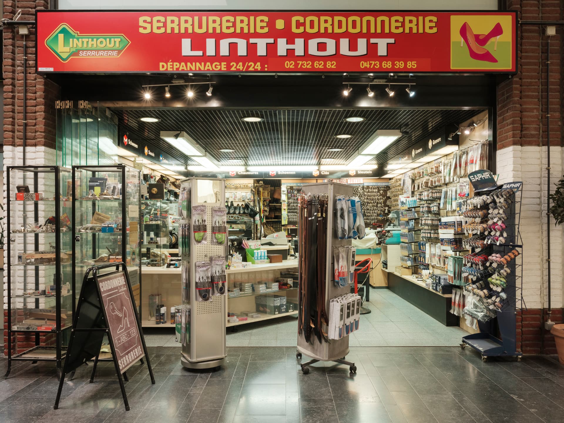 Vitrine de Serrurerie Cordonnerie Linthout